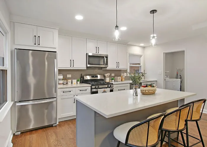 Boho House With Library, Workspace & Garage * West Chicago