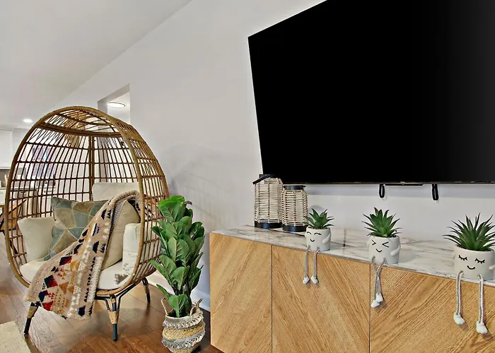 Holiday home Boho House With Library, Workspace & Garage