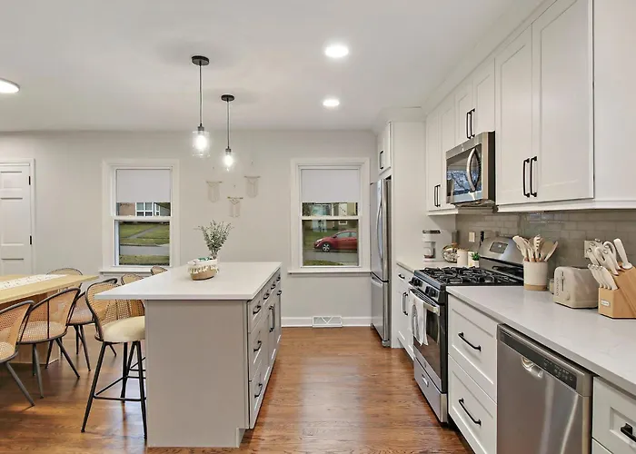 Boho House With Library, Workspace & Garage * West Chicago