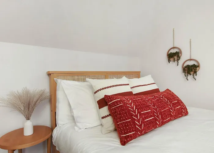 Holiday home Boho House With Library, Workspace & Garage *