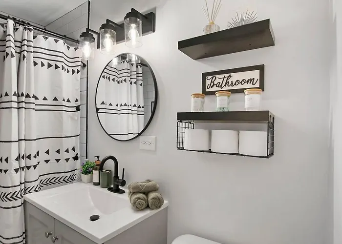 Boho House With Library, Workspace & Garage Holiday home West Chicago